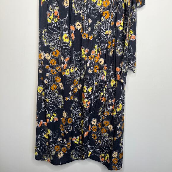 Velvet by Graham & Spencer Grey Floral Wrap Dress Size Large - Picture 7 of 9
